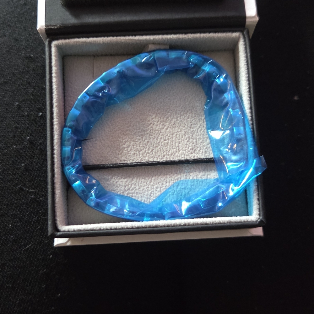 Elegant Stainless Steel Bracelet - Picture 4 of 6